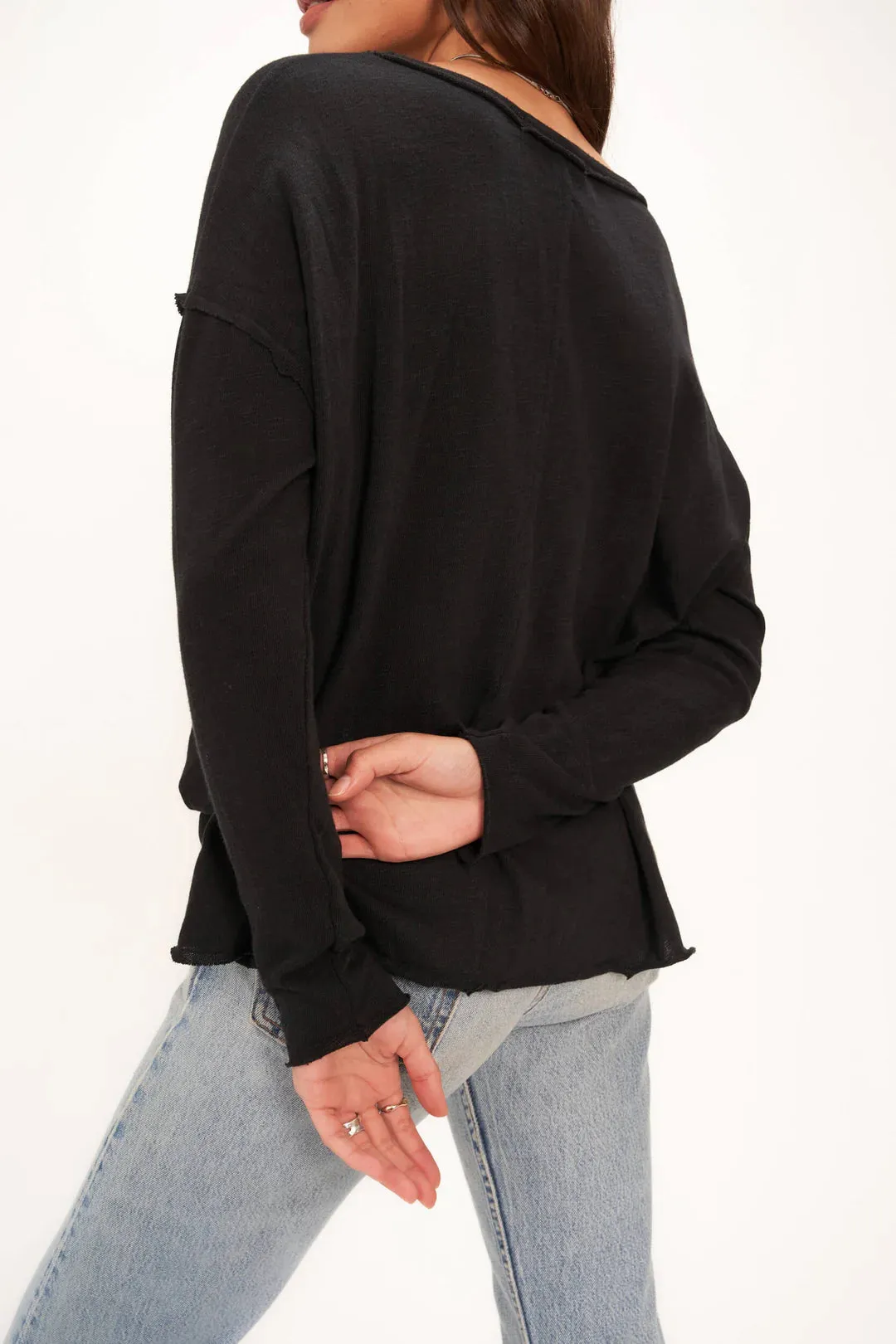 Mae Textured Relaxed V Neck L/S - Black